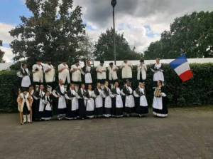 Les échassiers "Lous Landeus des Forges" le Dimanche après midi